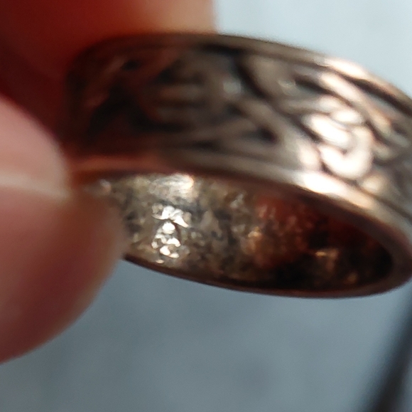 Handcrafted Silver Ring - Picture 3 of 4